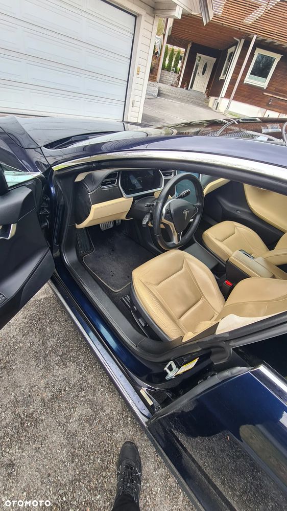 Tesla Model S - 16