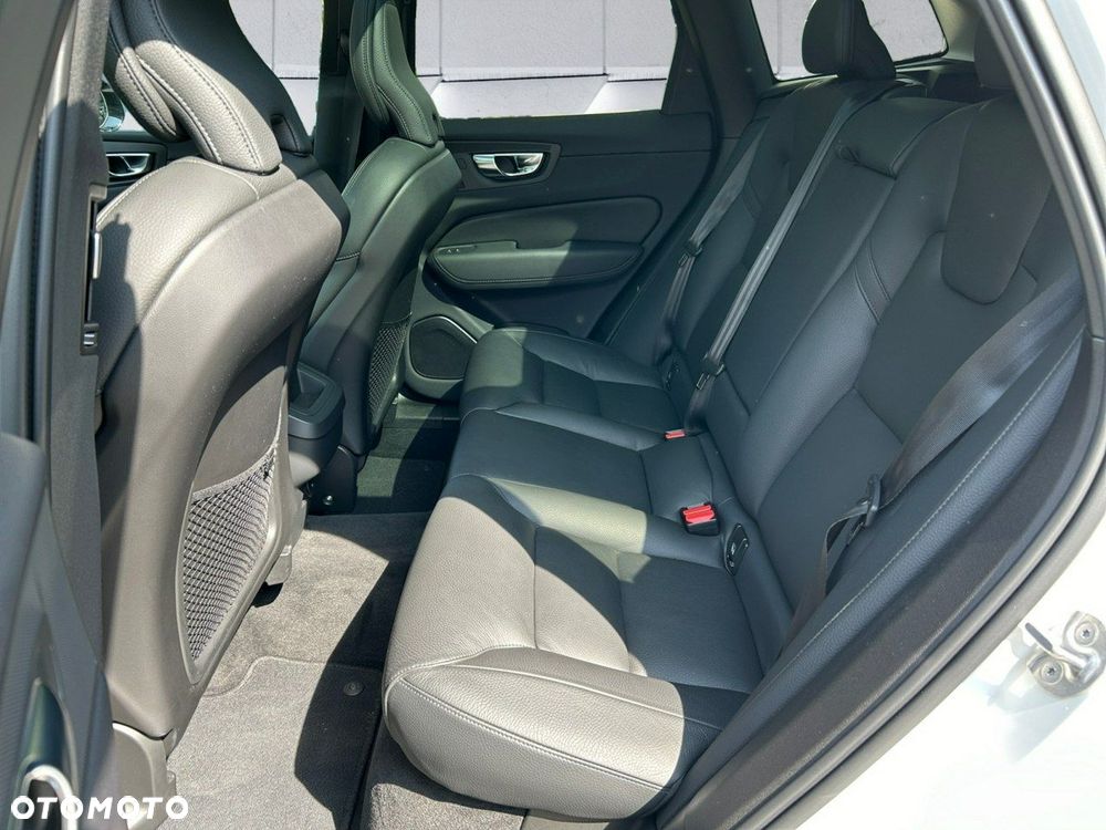 Volvo XC 60 B4 B Plus Dark - 6