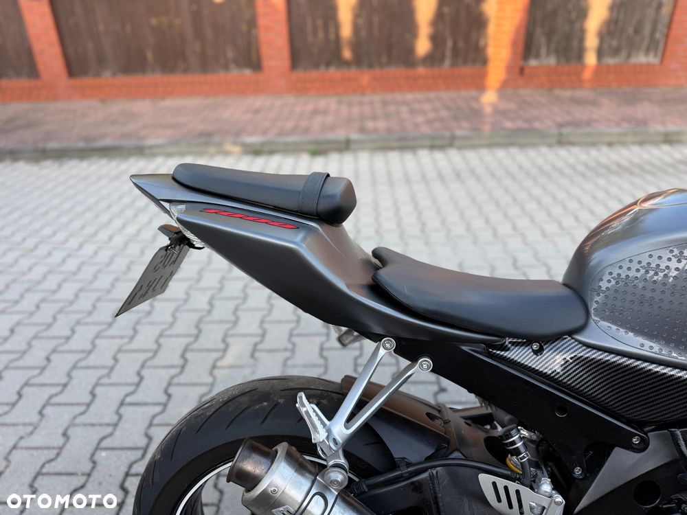 Suzuki GSX-R - 11