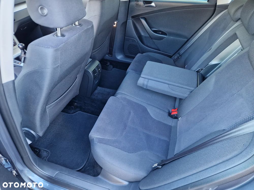 Volkswagen Passat Variant 2.0 Blue TDI DPF Comfortline - 22