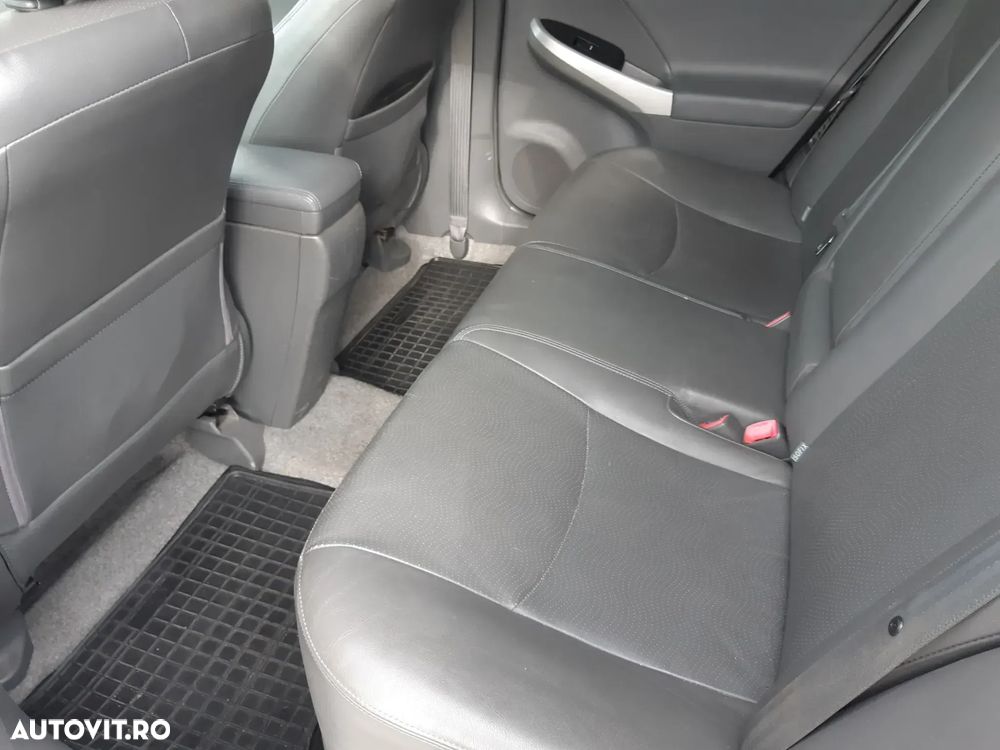 Toyota Prius (Hybrid) - 11