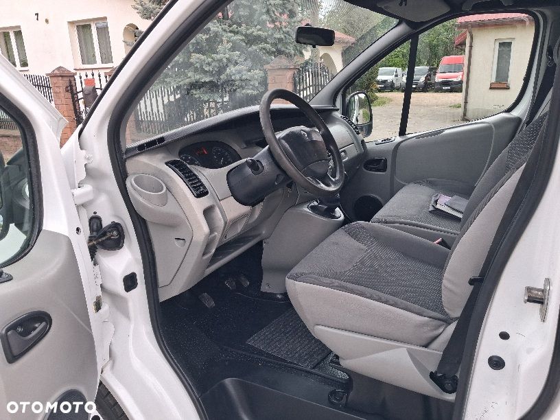 Renault Trafic - 16