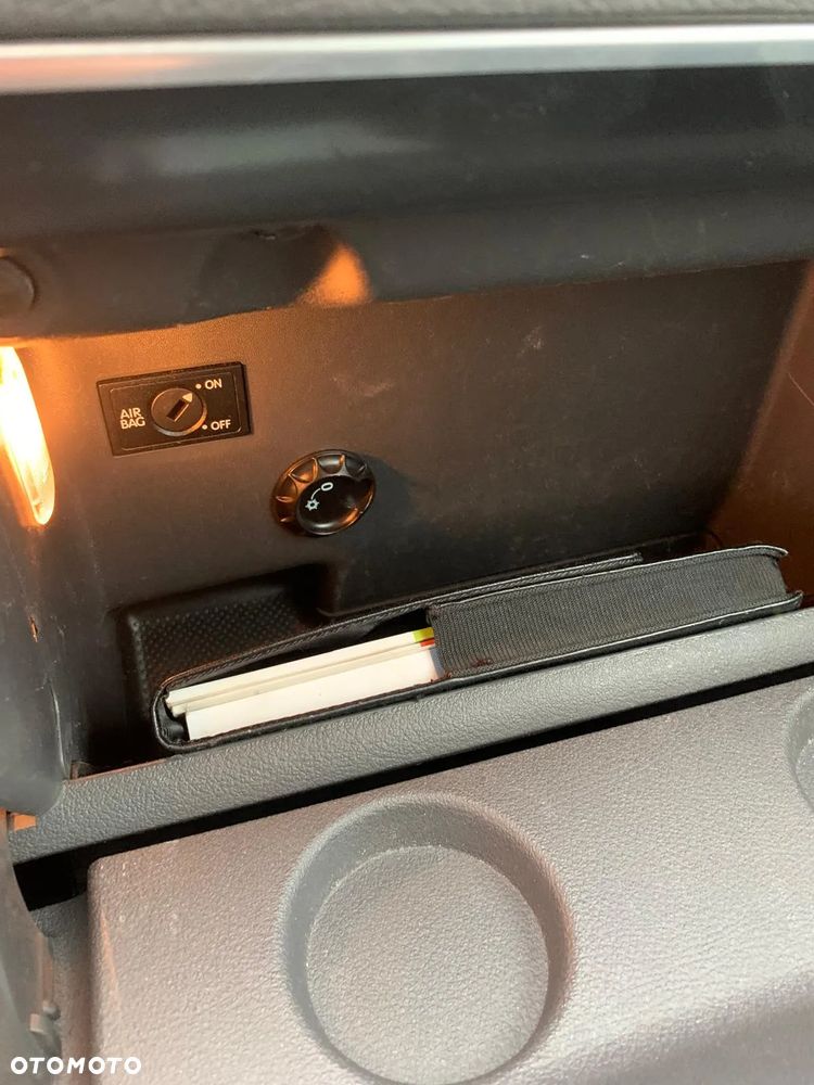 Volkswagen Touran 2.0 TDI DPF BlueMotion Technology Highline - 21