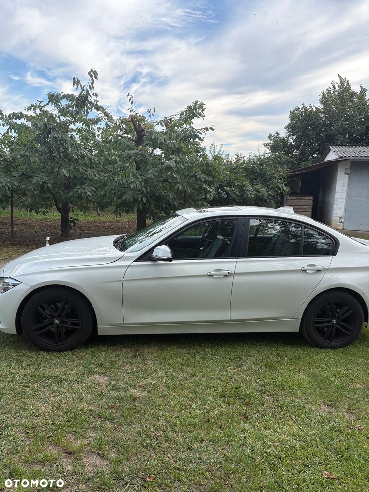 BMW Seria 3 320i xDrive Luxury Line - 3