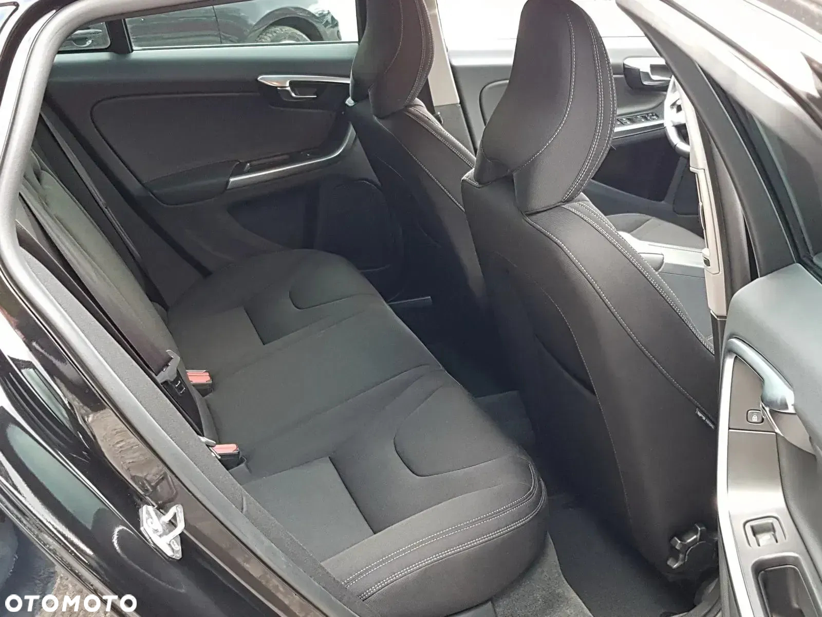 Volvo V60 Cross Country - 12