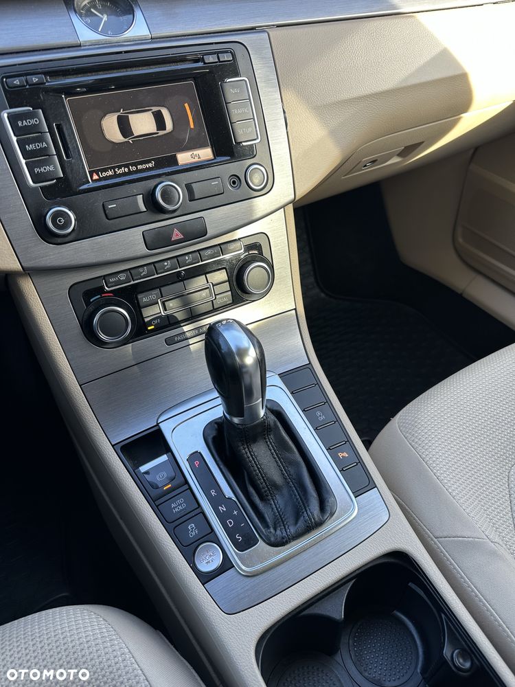 Volkswagen Passat - 11
