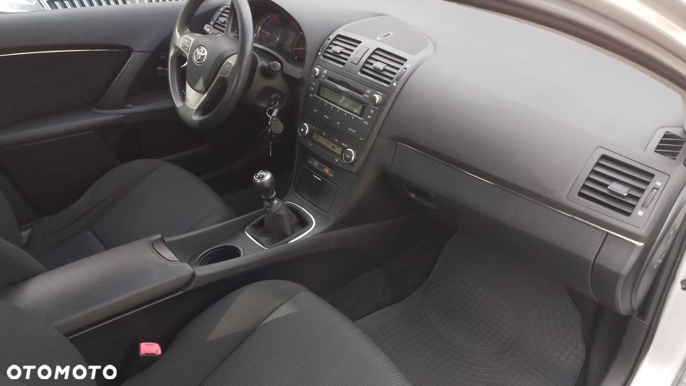 Toyota Avensis 1.8 Luna - 15