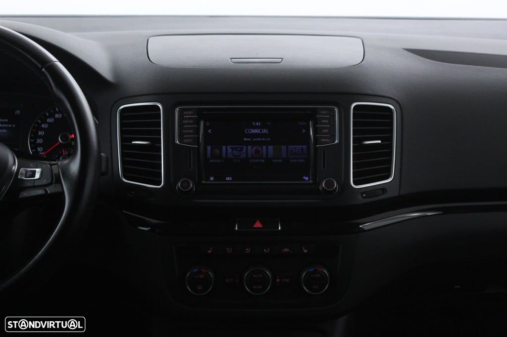 VW Sharan 2.0 TDI Blue Highline DSG - 17