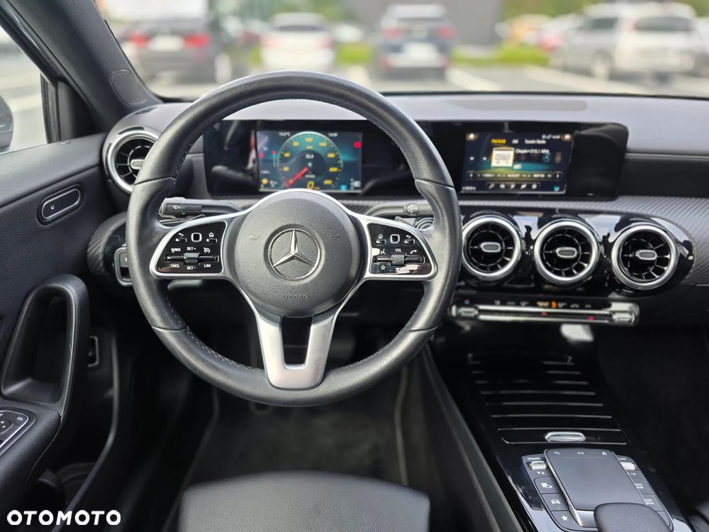 Mercedes-Benz Klasa A 180 Edycja specjalna 7G-DCT - 19