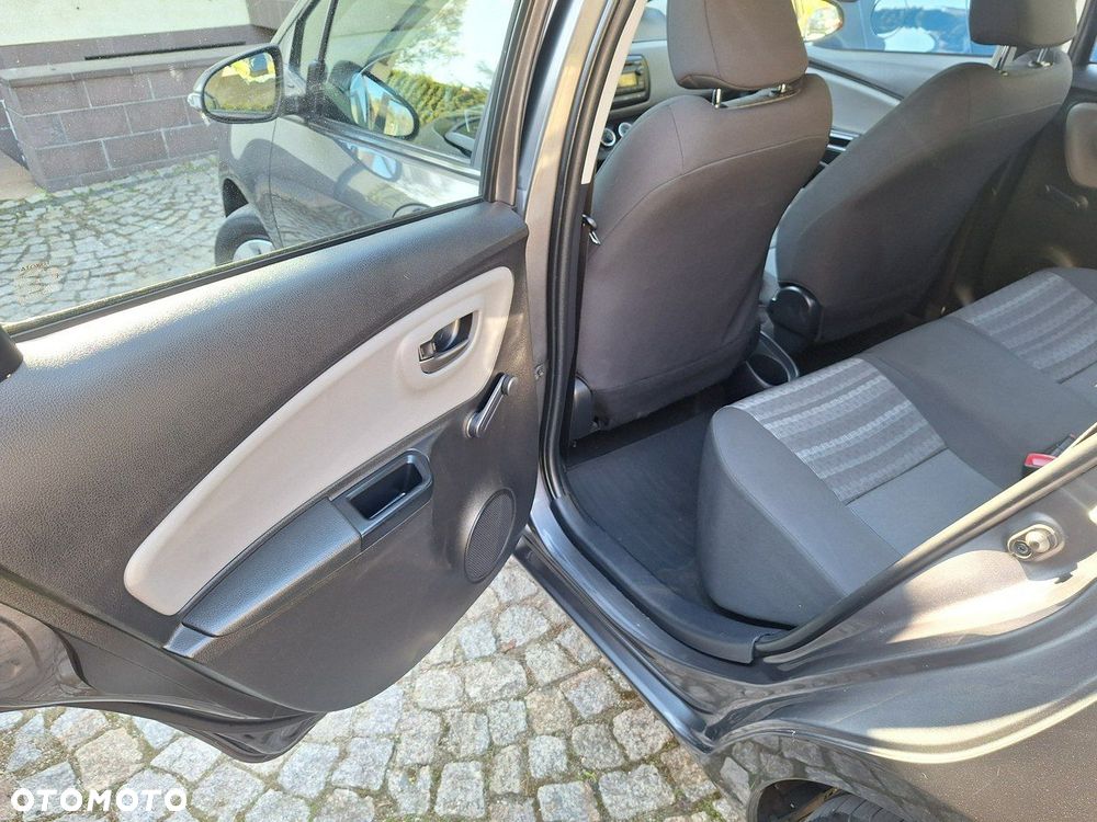 Toyota Yaris - 22