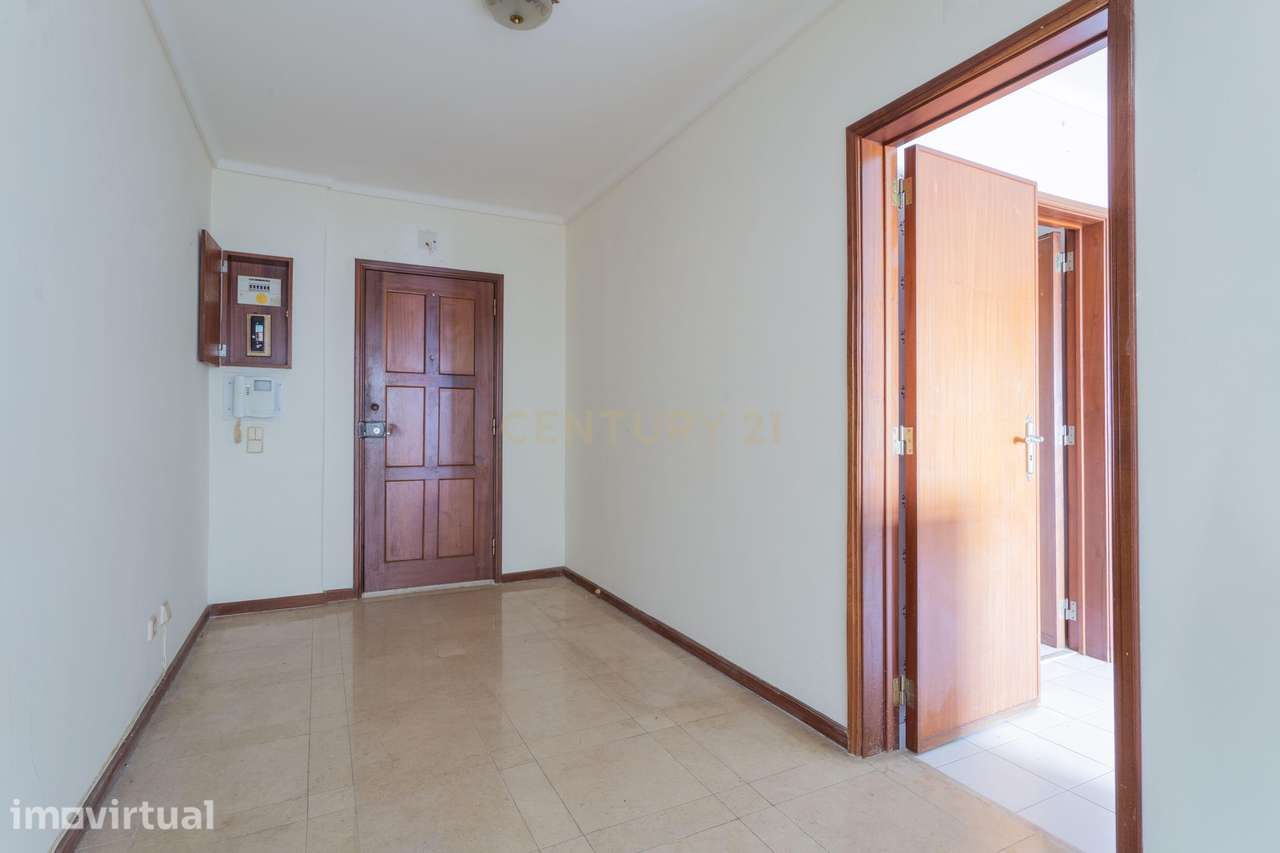 Apartamento T2 na Avenida Carolina Michaelis Linda a Velha - Grande imagem: 4/26