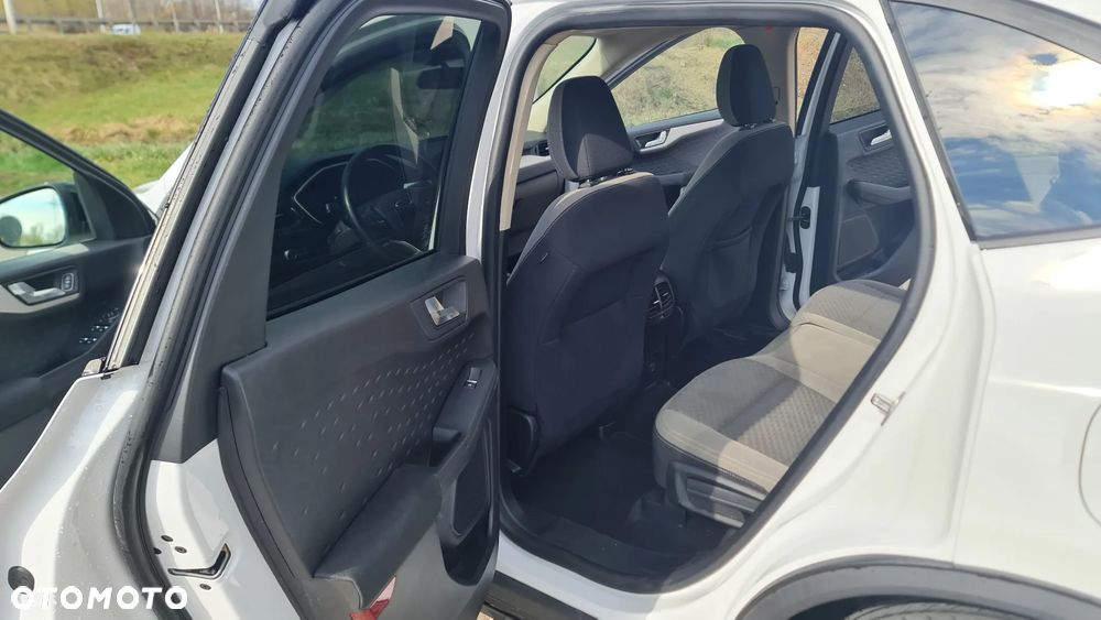 Ford Kuga - 12