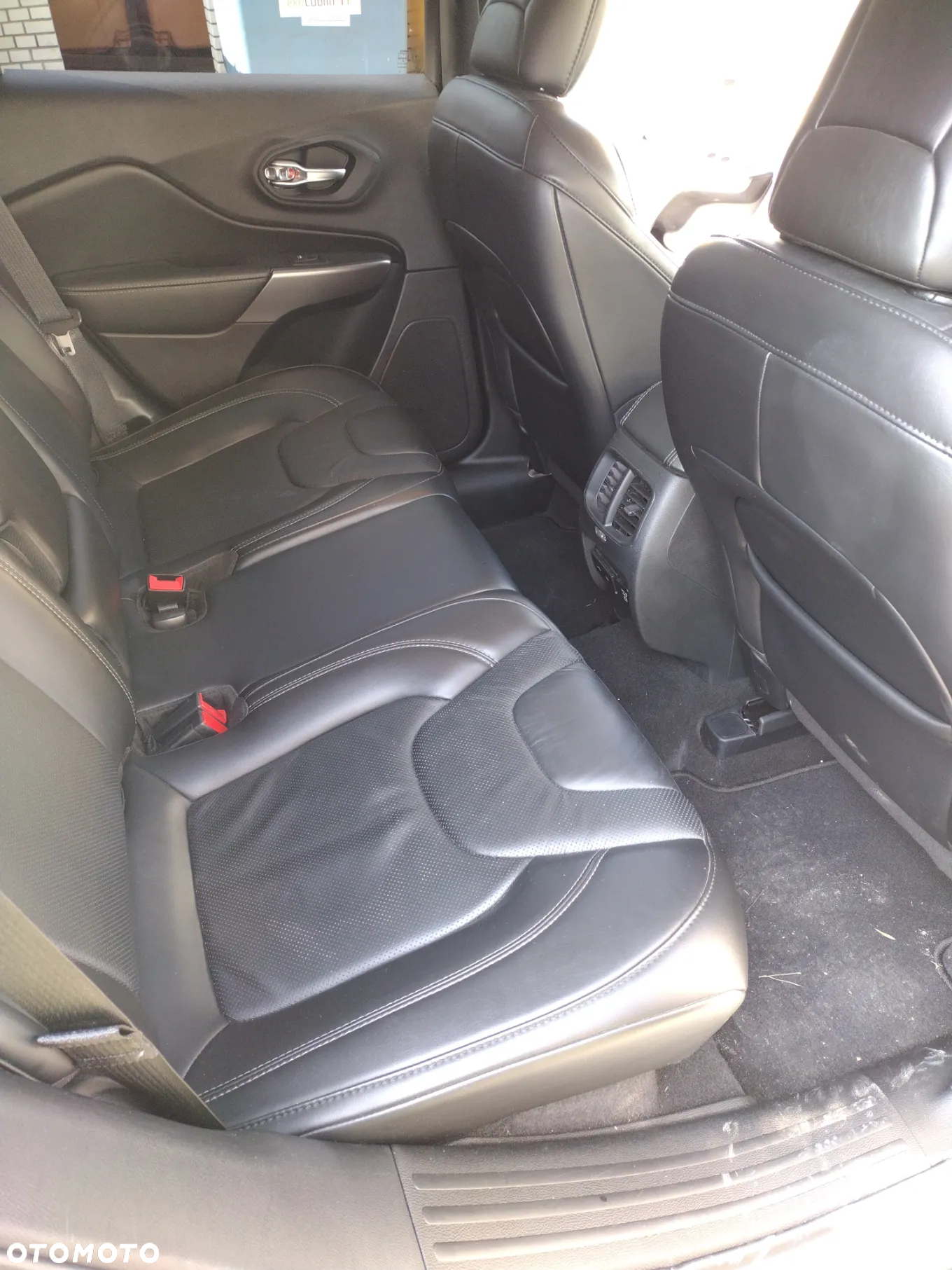 Jeep Cherokee - 14