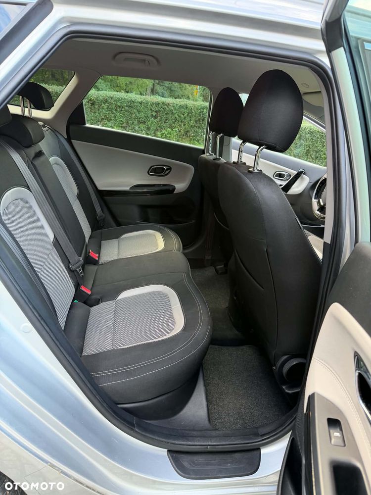Kia Ceed - 10
