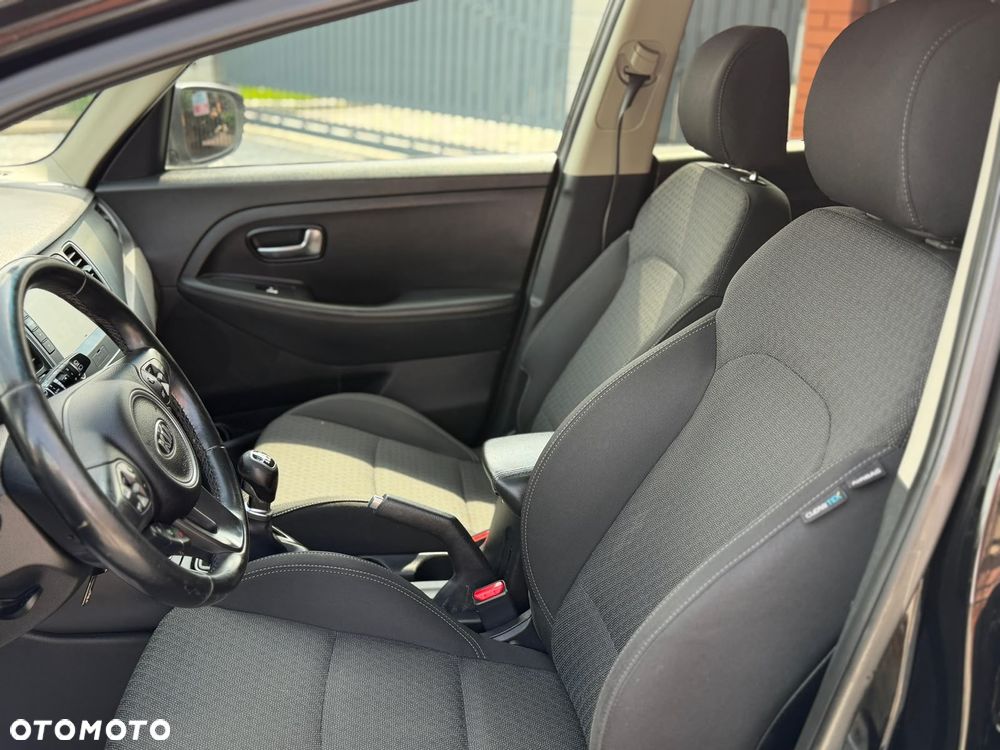 Kia Carens 1.7 CRDi M 7os EU6 - 26