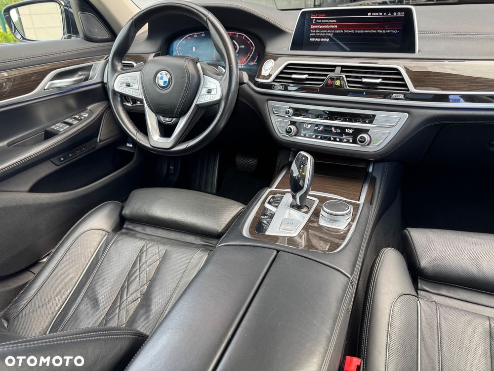 BMW Seria 7 740Li - 17