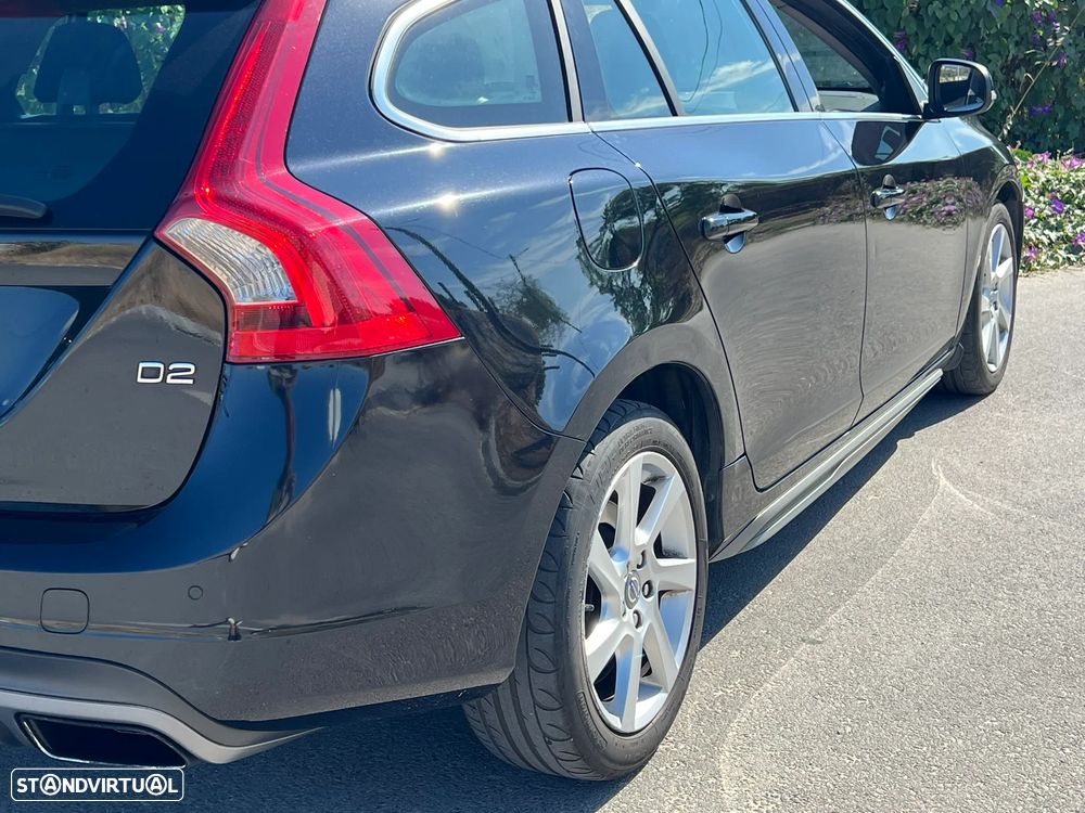Volvo V60 D2 Geartronic Powershift Momentum - 4