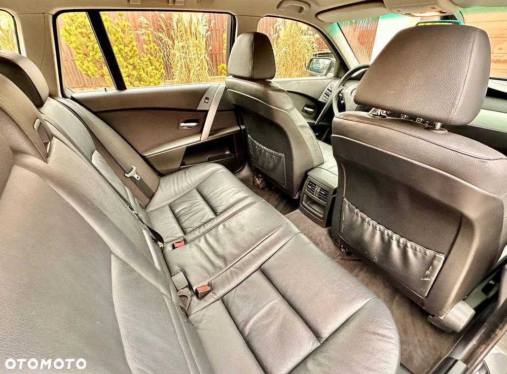 BMW Seria 5 523i - 23