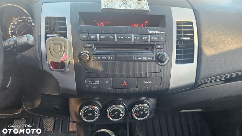 Mitsubishi Outlander - 17