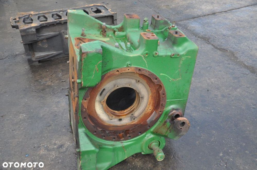 OBUDOWA MOSTU  TYŁ JOHN DEERE 6215R R539342 / R539344 - 3