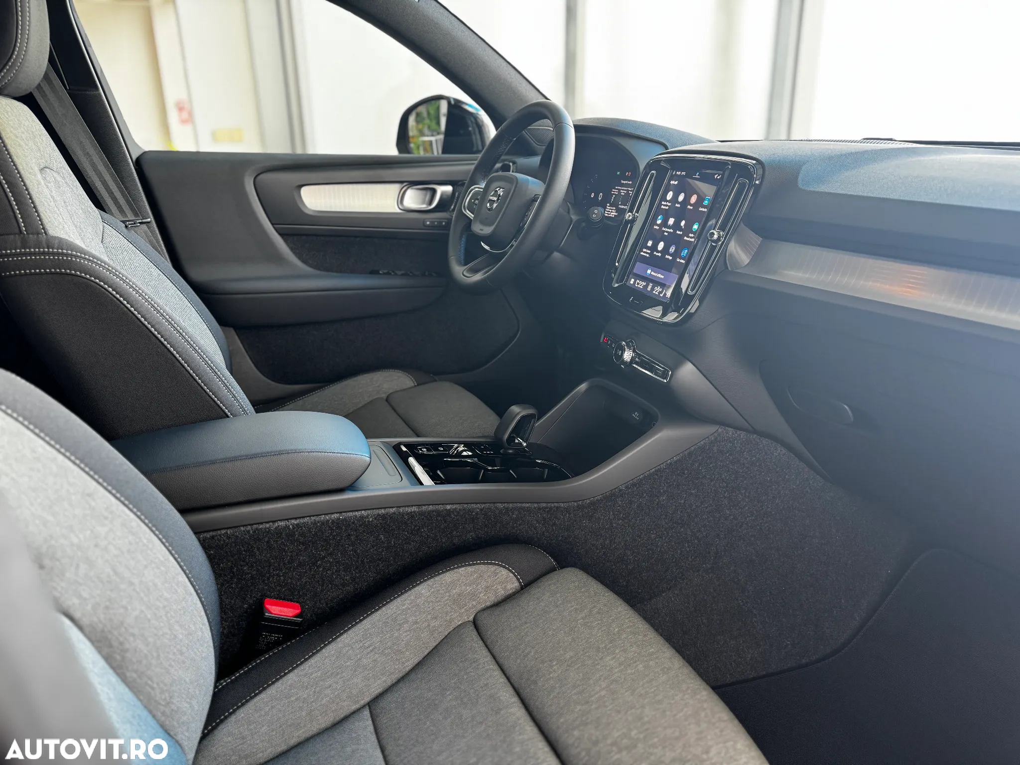 Volvo XC 40 B3 AT FWD MHEV Plus Dark - 10