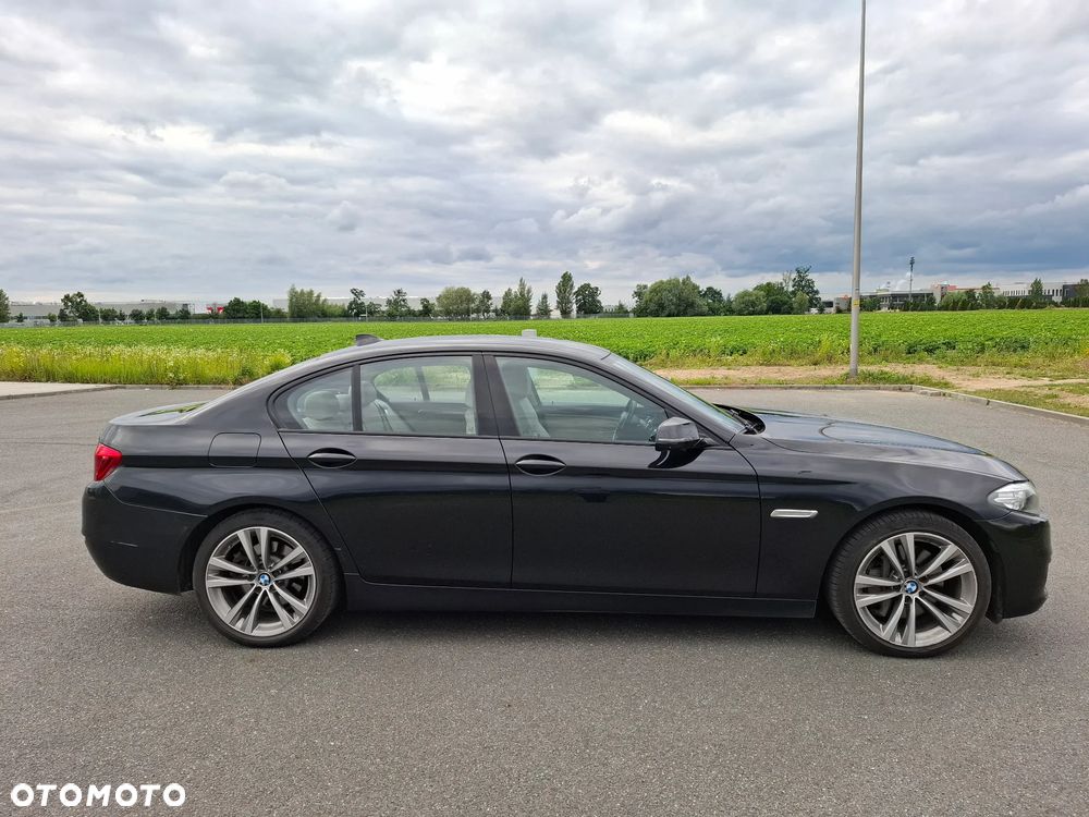 BMW Seria 5 525d xDrive - 15