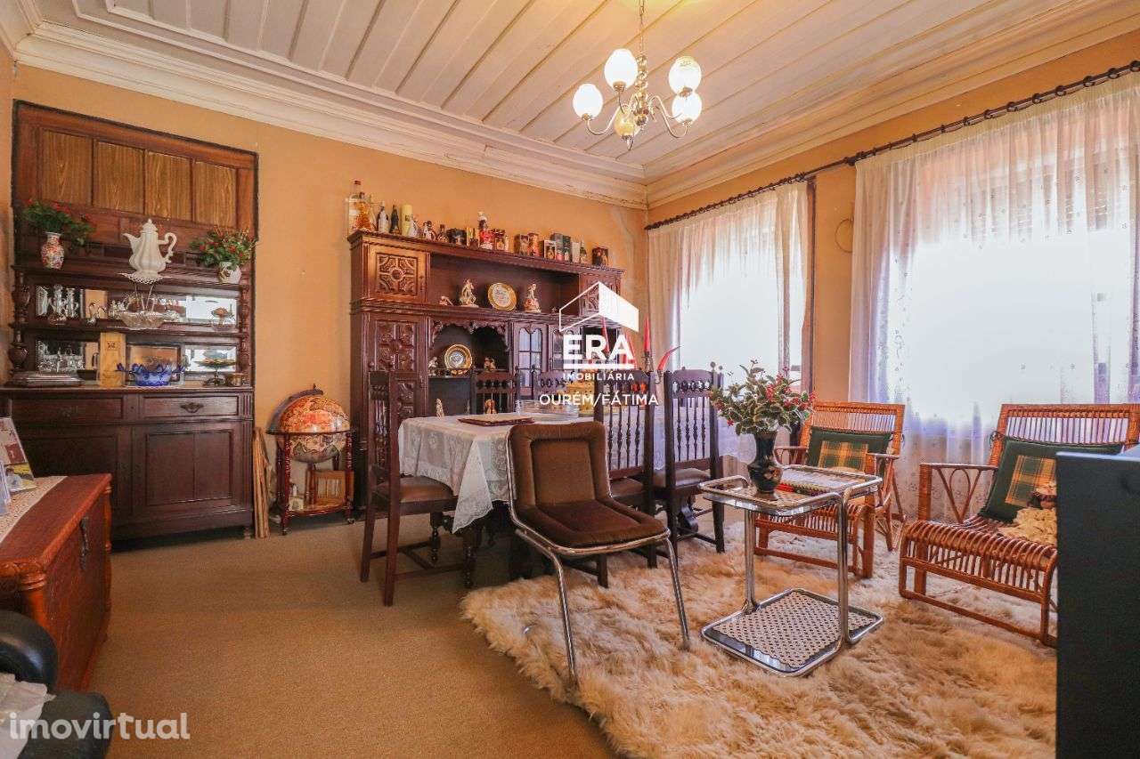 Moradia T3 localizada em Água Belas, Ferreira do Zêzere - Grande imagem: 2/34