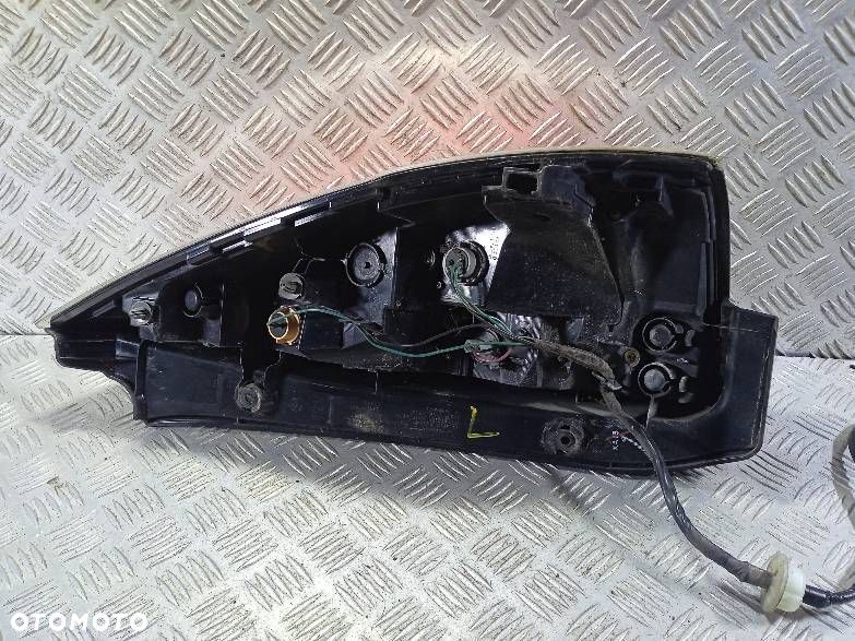 LAMPA LEWA TYLNA MAZDA 5 - 2