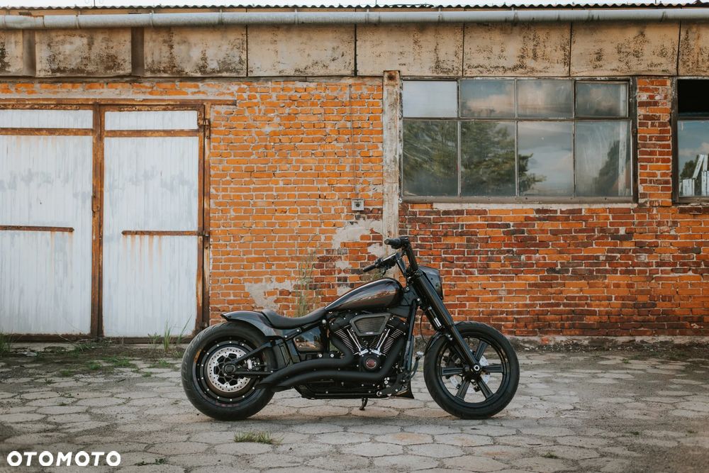 Harley-Davidson Softail Custom - 38