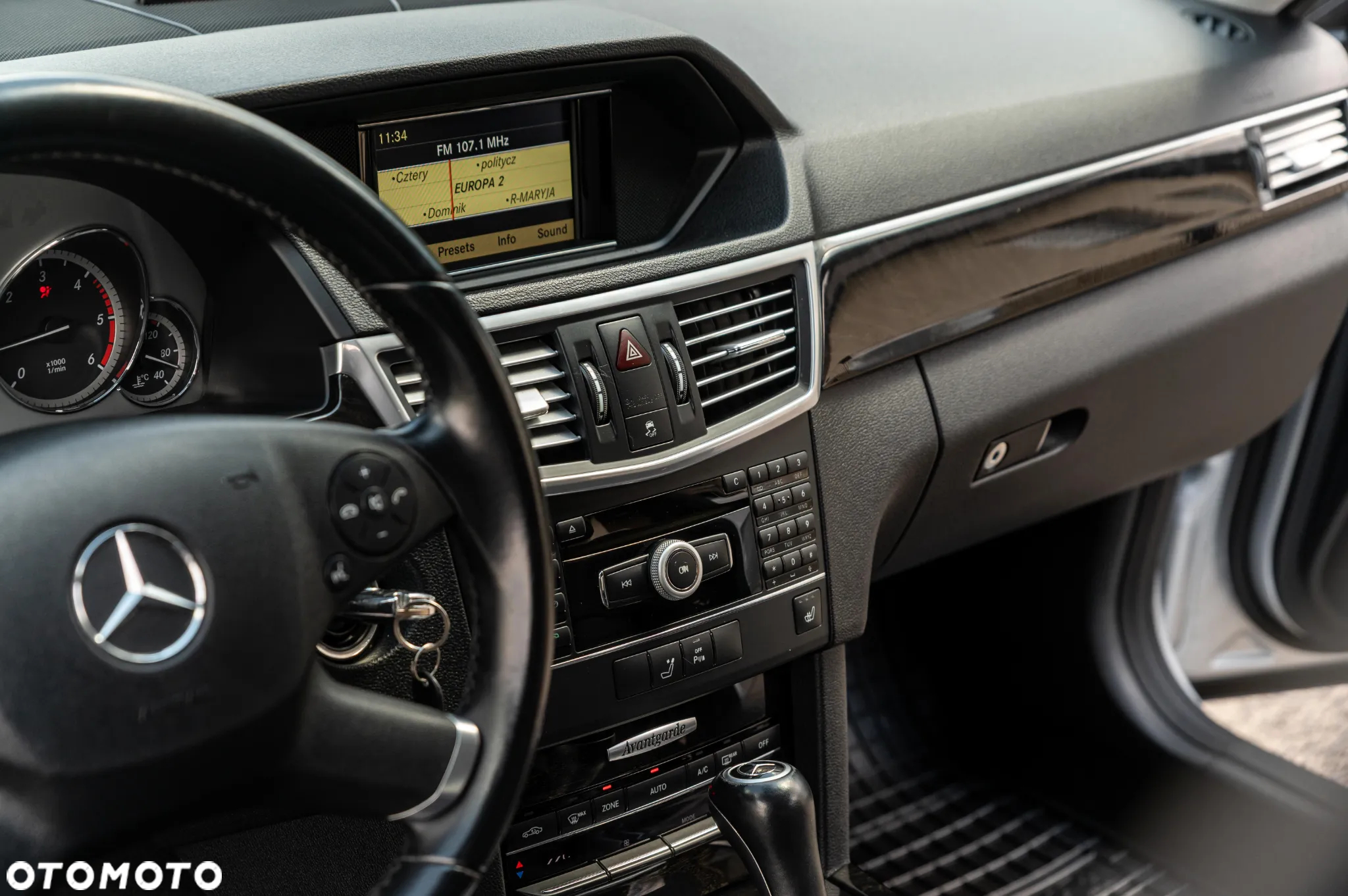 Mercedes-Benz Klasa E 200 T BlueTEC 7G-TRONIC Avantgarde - 35