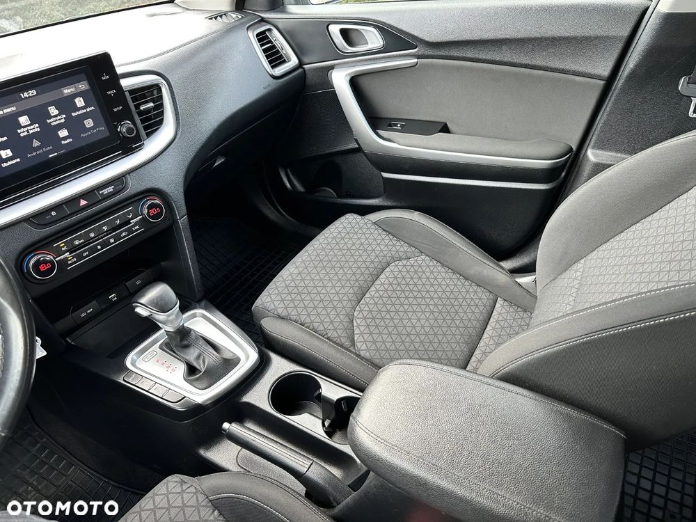 Kia Ceed - 33