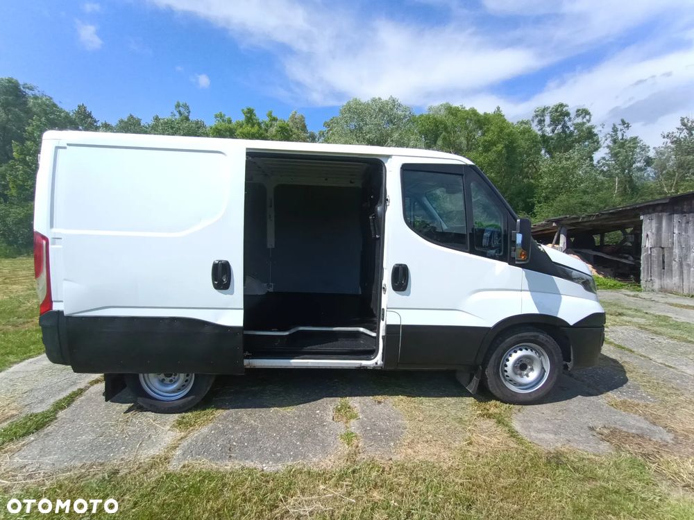 Iveco Daily L1H1 2.3 diesel 116 kM, automat 2019 rok EURO 6! WEBASTO, czujniki parkowania, sprowadzony ze Szwecji- NISKI ORGINALNY PRZEBIEG 146tyś. - 16