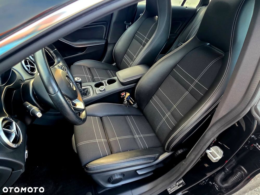 Mercedes-Benz CLA 200 Urban - 17