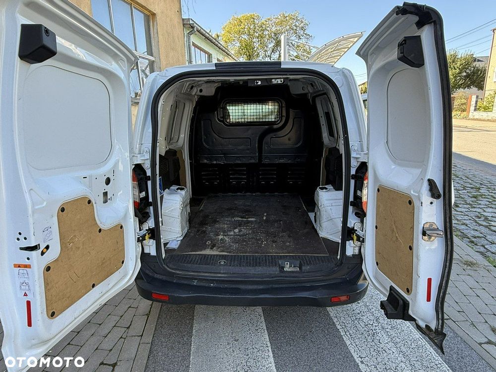 Ford Transit Courier - 12