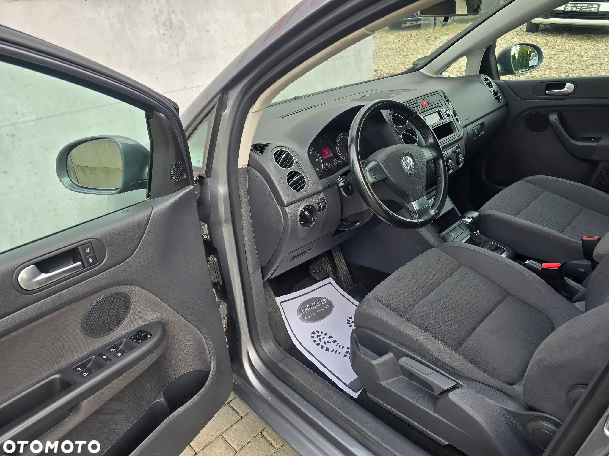 Volkswagen Golf Plus 1.9 TDI Trendline DSG - 27