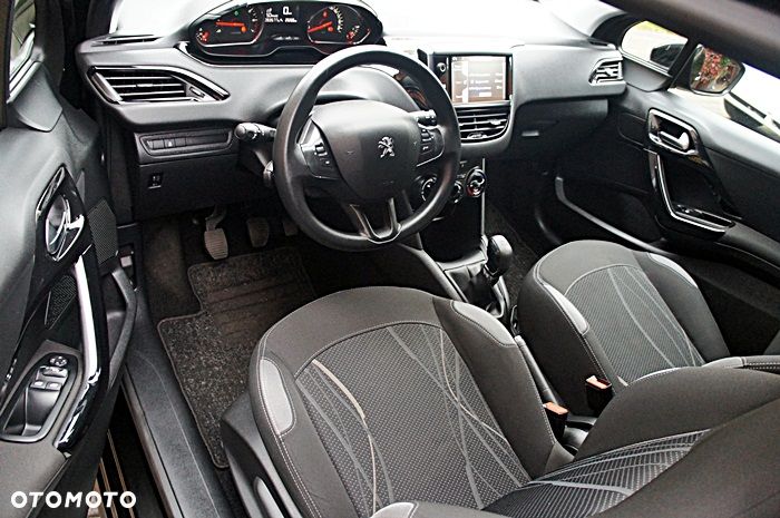 Peugeot 208 - 4