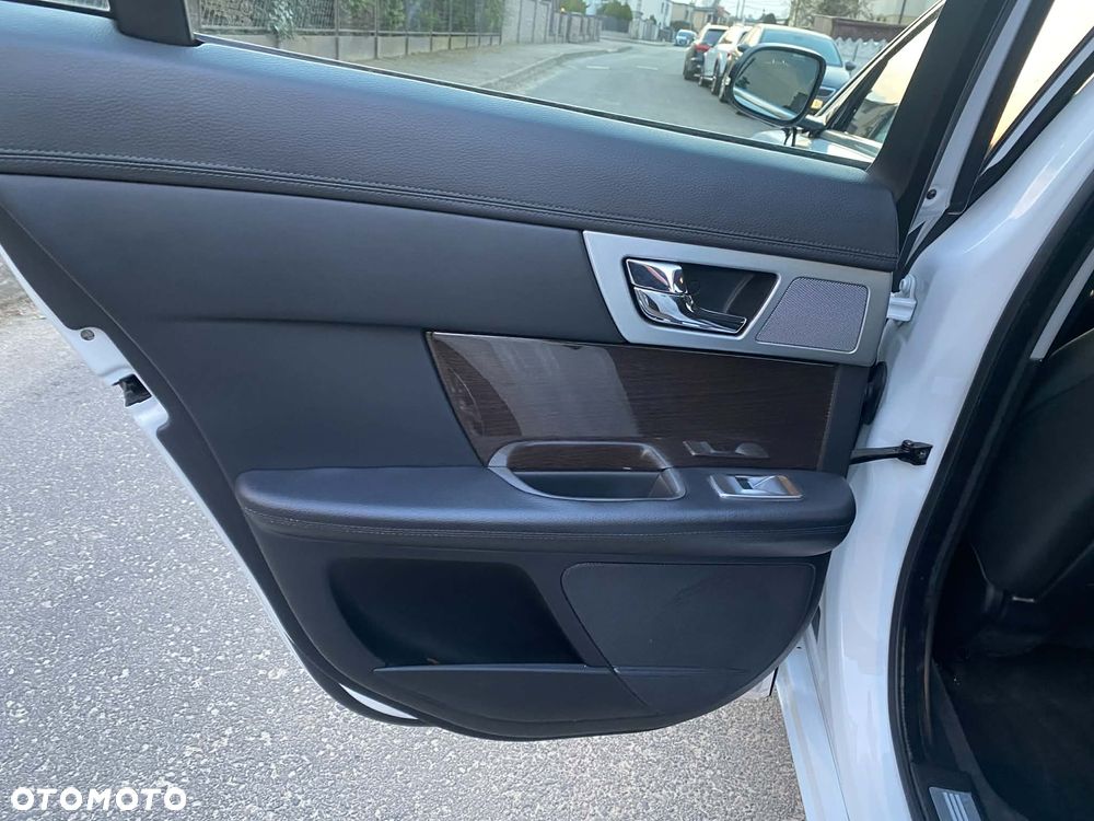 Jaguar XF 3.0 V6 D Luxury - 20