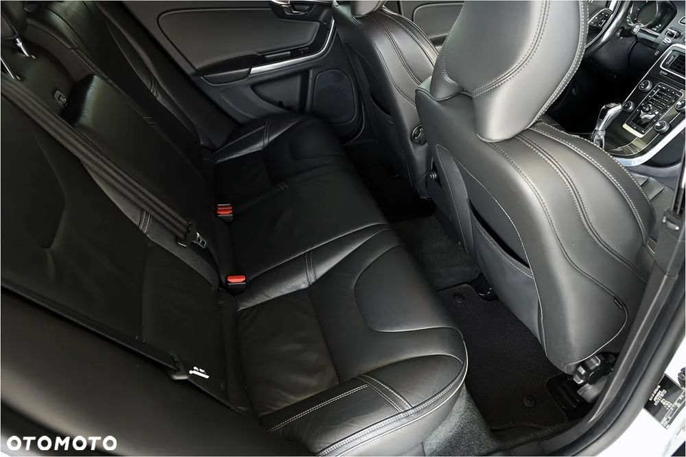 Volvo V60 D4 R-Design - 7