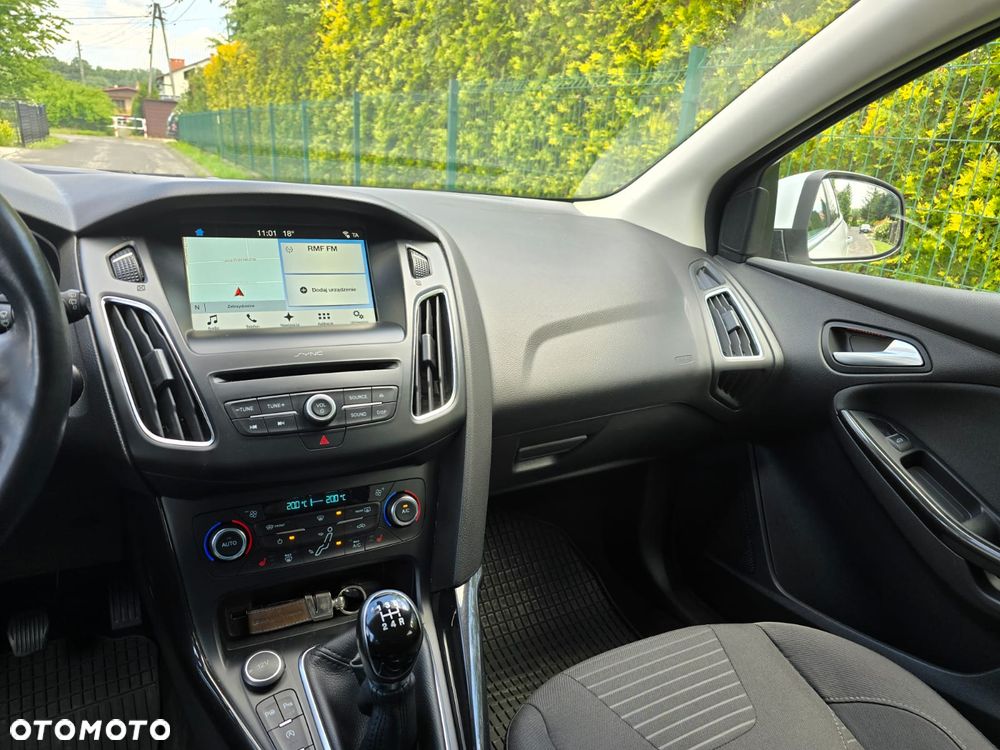 Ford Focus 1.0 EcoBoost Titanium - 25