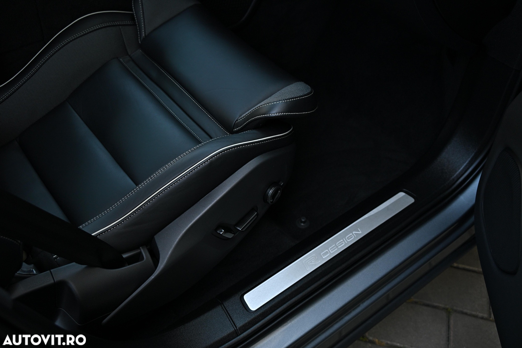 Volvo XC 60 Recharge T8 Twin Engine eAWD R-Design - 18