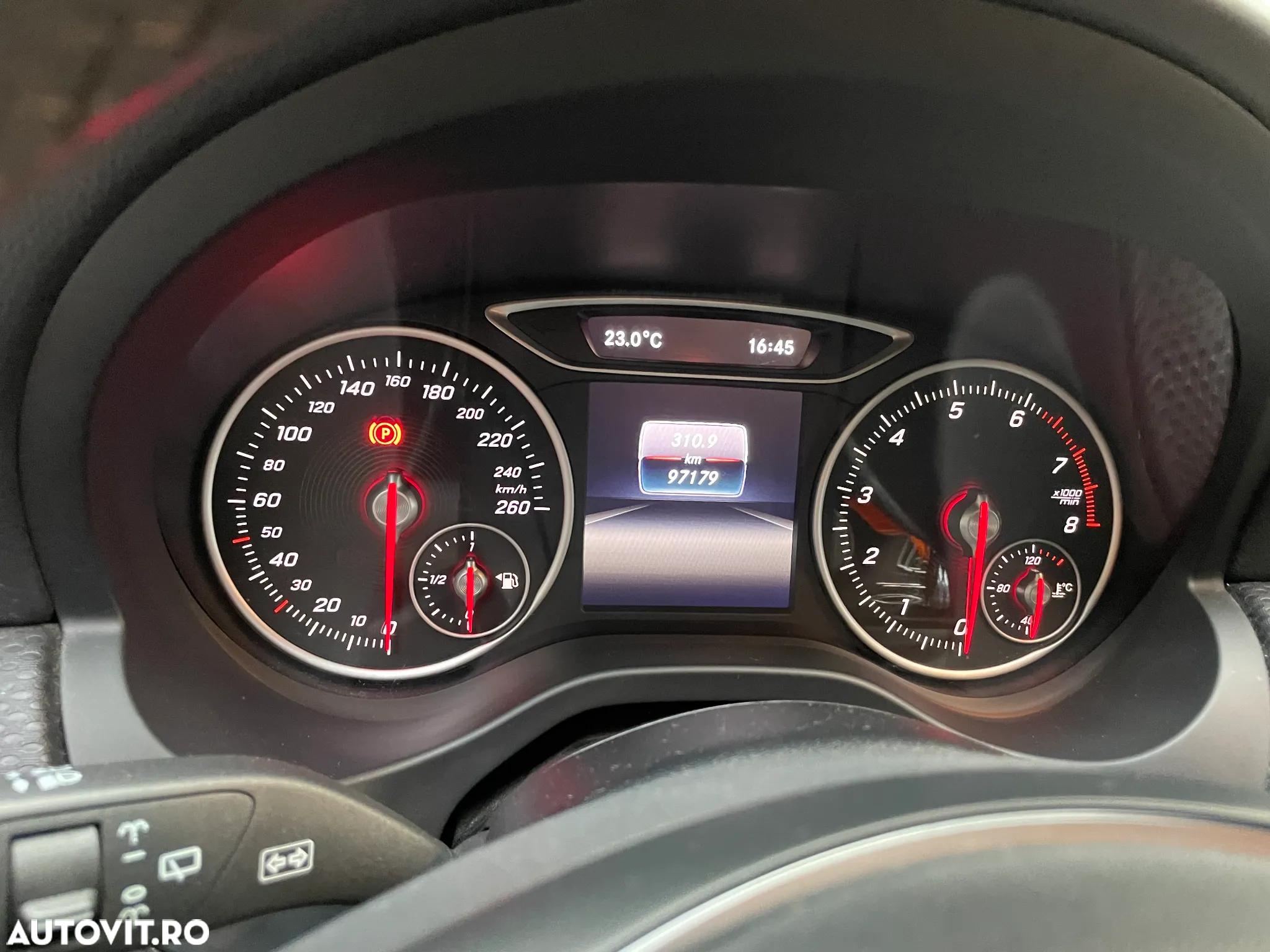 Mercedes-Benz A 180 (BlueEFFICIENCY) - 11