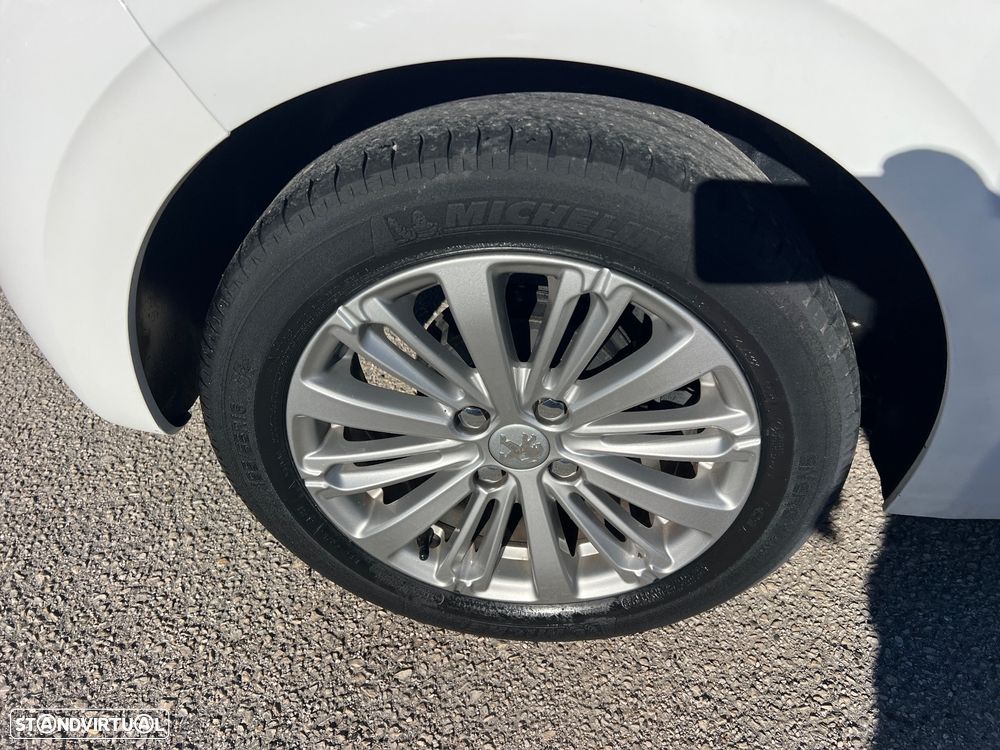 Peugeot 208 1.2 PureTech Style - 31