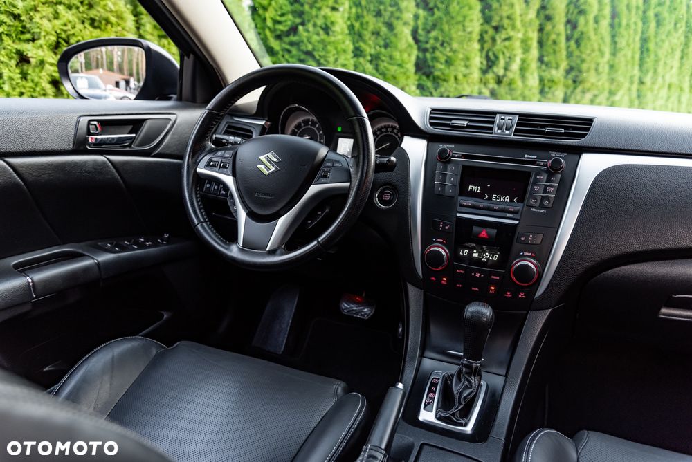 Suzuki Kizashi 2.4 4x4 CVT Sport - 25