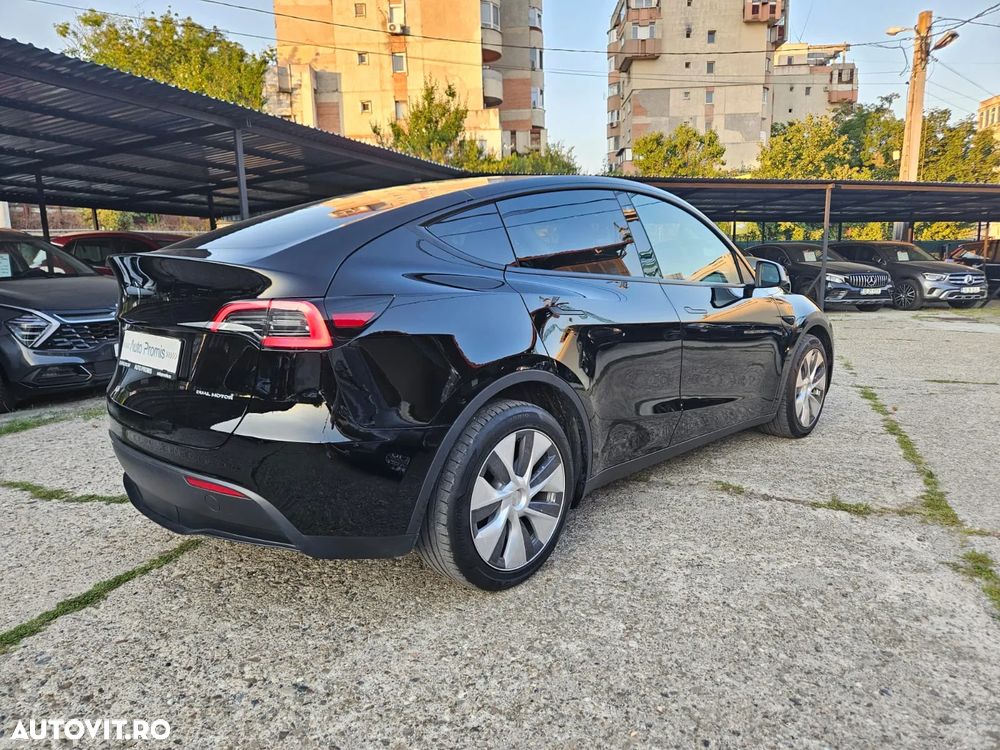 Tesla Model Y Long Range Dual Motor AWD - 6