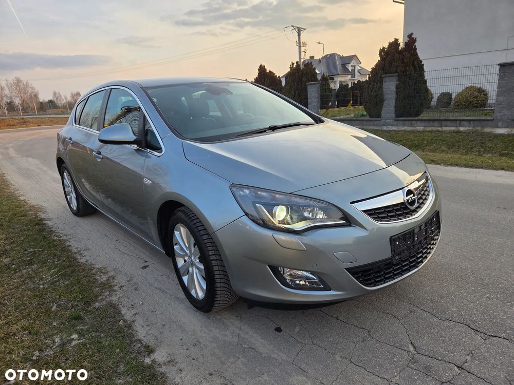 Opel Astra 1.6 Turbo Design Edition - 2