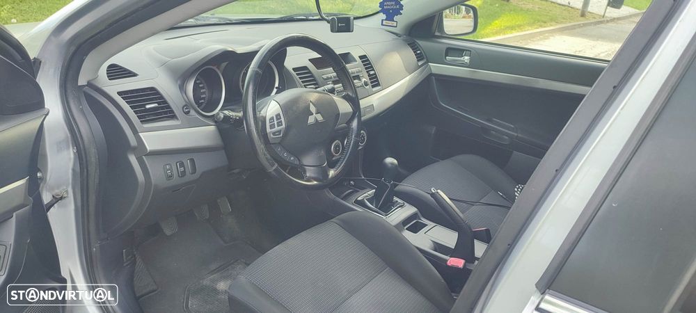 Mitsubishi Lancer 1.5 Inform - 12