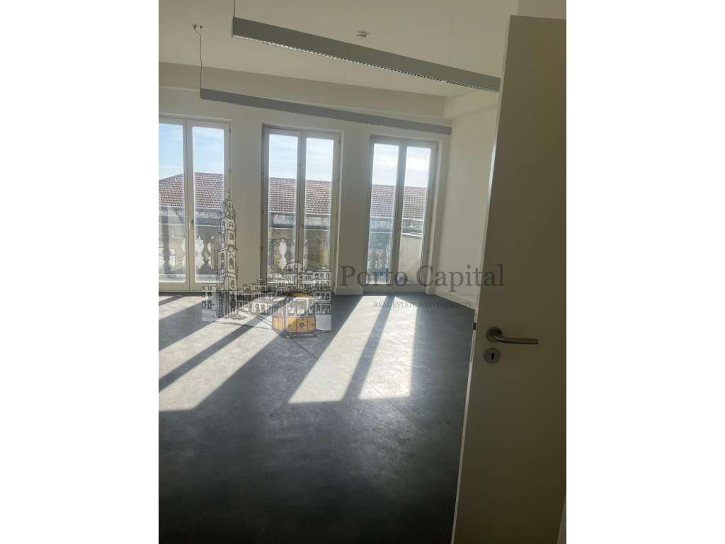 Edifício Adaptado para Clínica 4 Andares Remodelado Junto ao Hospit... - Grande imagem: 4/28