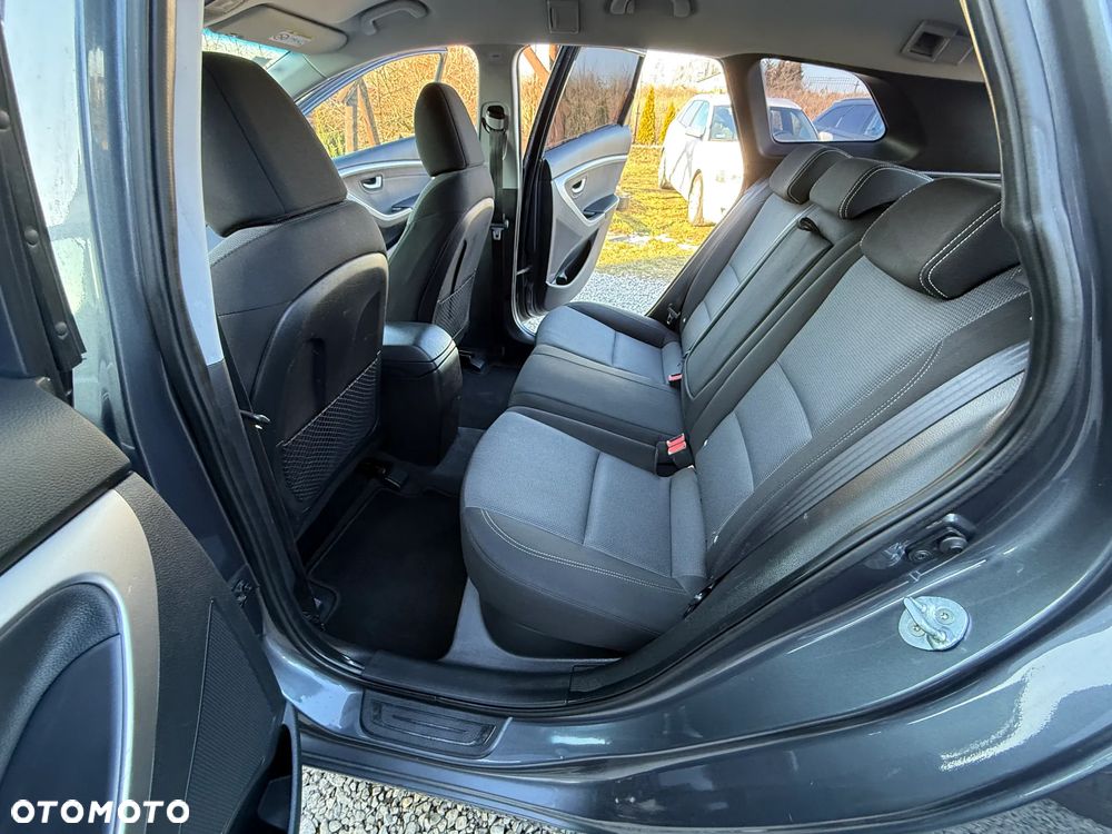 Hyundai i30 blue 1.6 CRDi Premium - 24