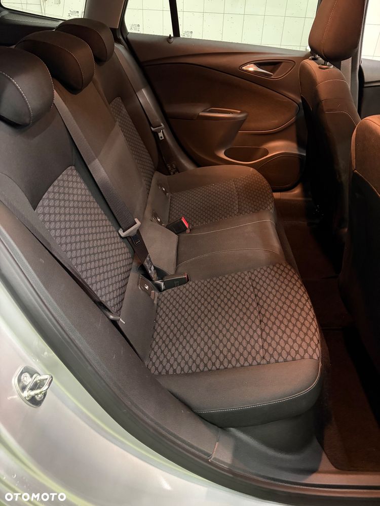 Opel Astra 1.4 Turbo Business - 19