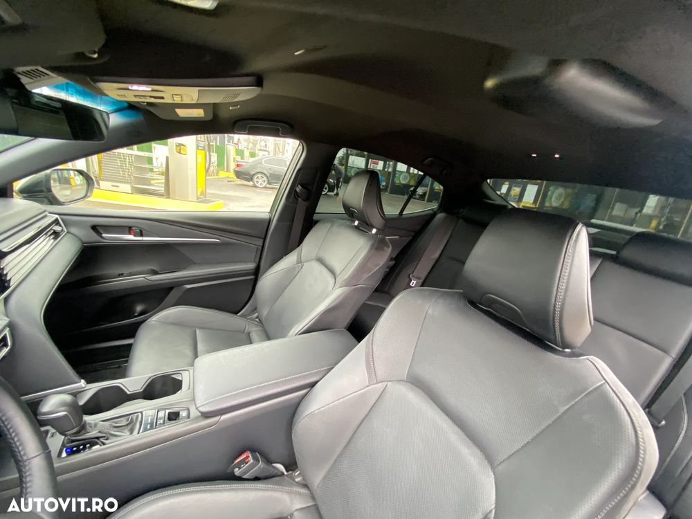 Toyota Camry Executive - 12